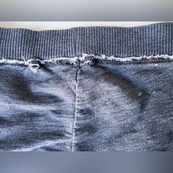 DKNY 2-Piece Set (12 Months) Stylish Distressed Look - Picture 6 of 15